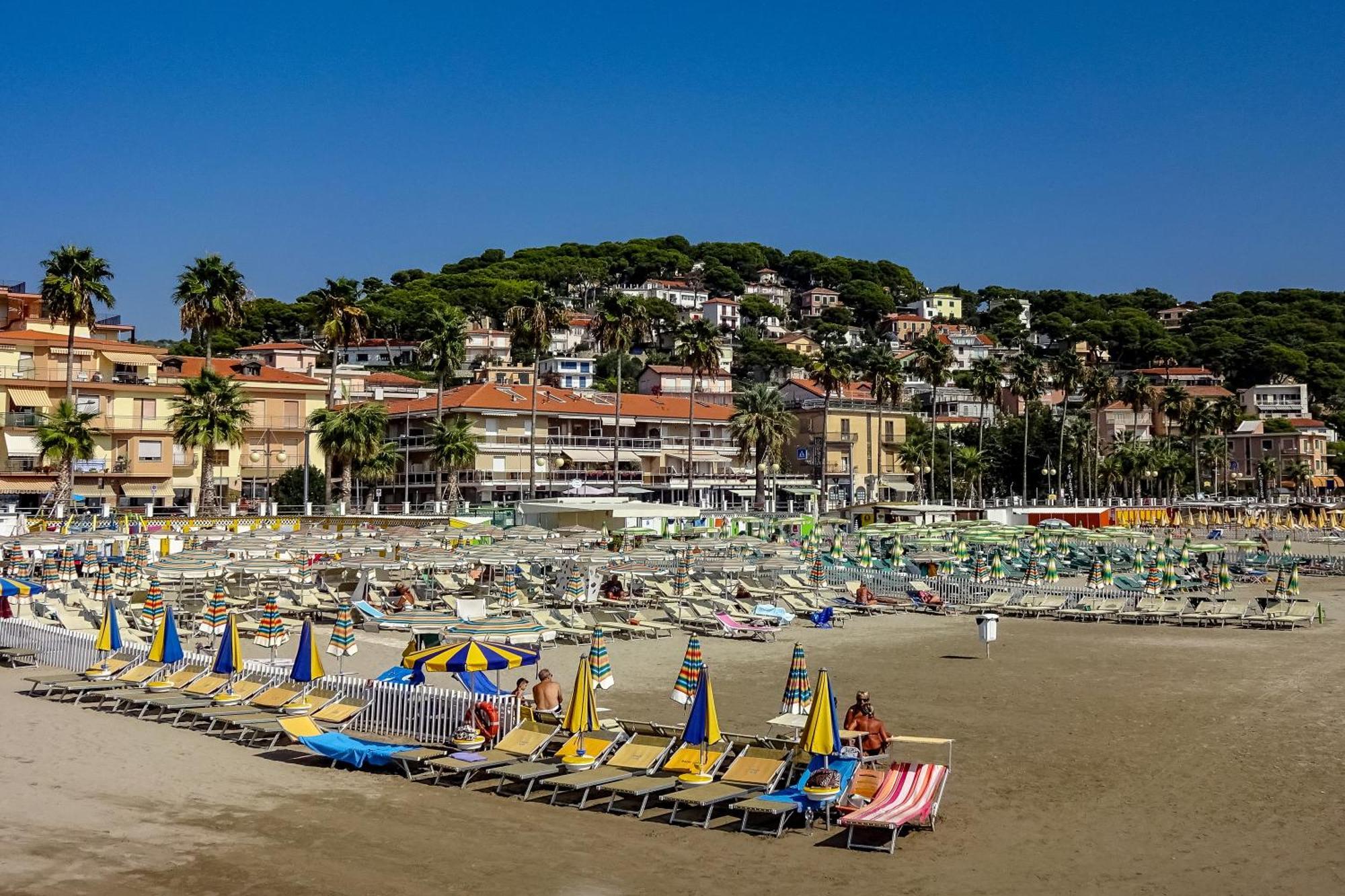 Beachy Vibes- 900M From The Beach - Happy Rentals Marina dʼMarina dʼAndora Buitenkant foto