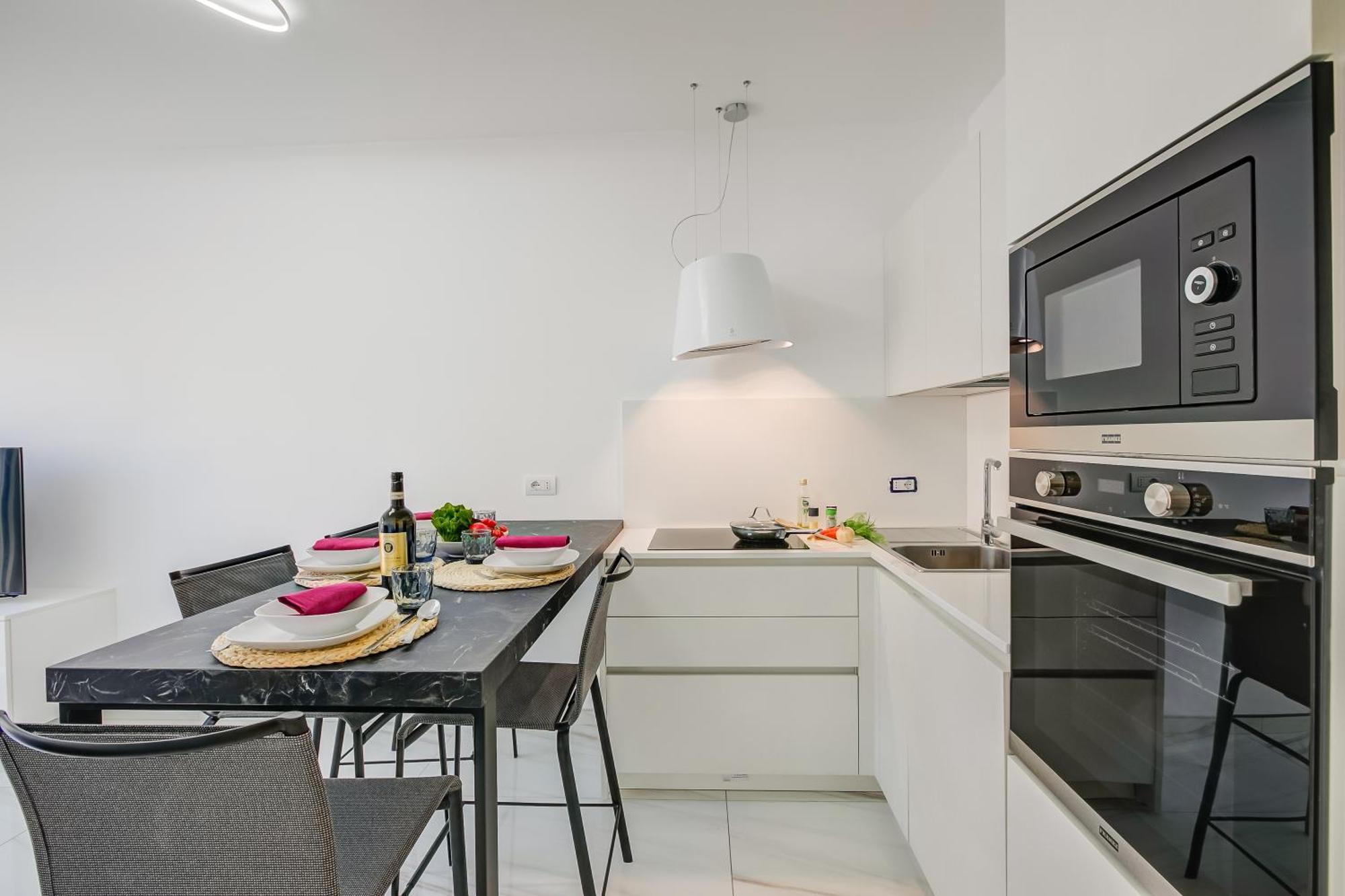 Beachy Vibes- 900M From The Beach - Happy Rentals Marina dʼMarina dʼAndora Buitenkant foto